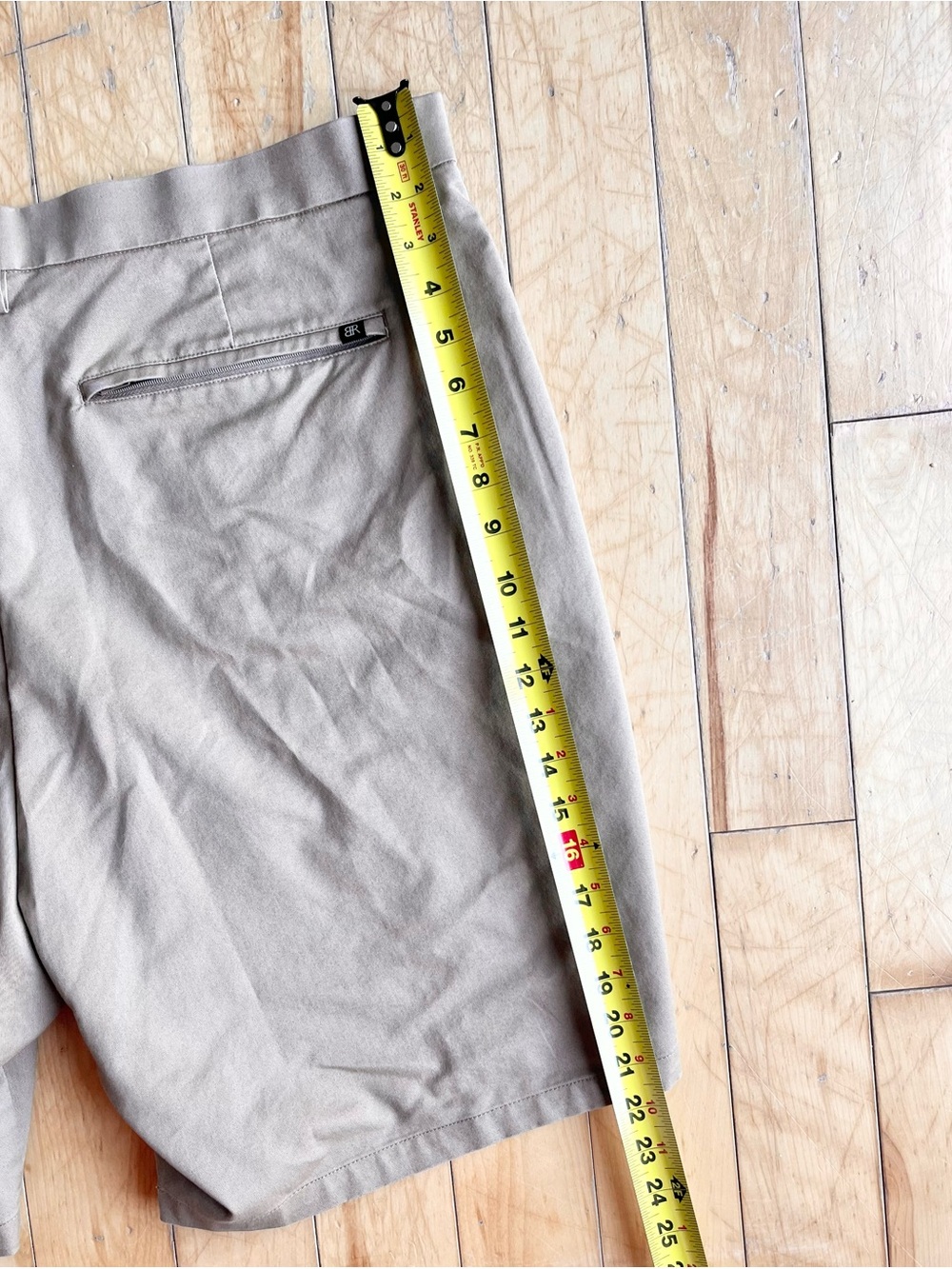 Banana Republic Classic Beige Chino Shorts Size 42 - Picture 7 of 7